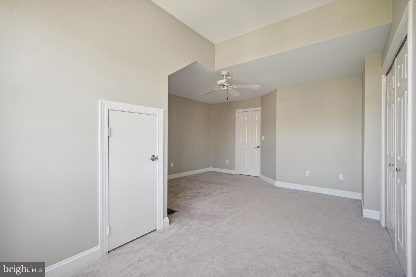 1504 N Colonial Court photo 15