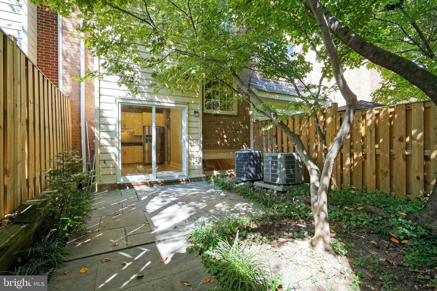 1504 N Colonial Court photo 24