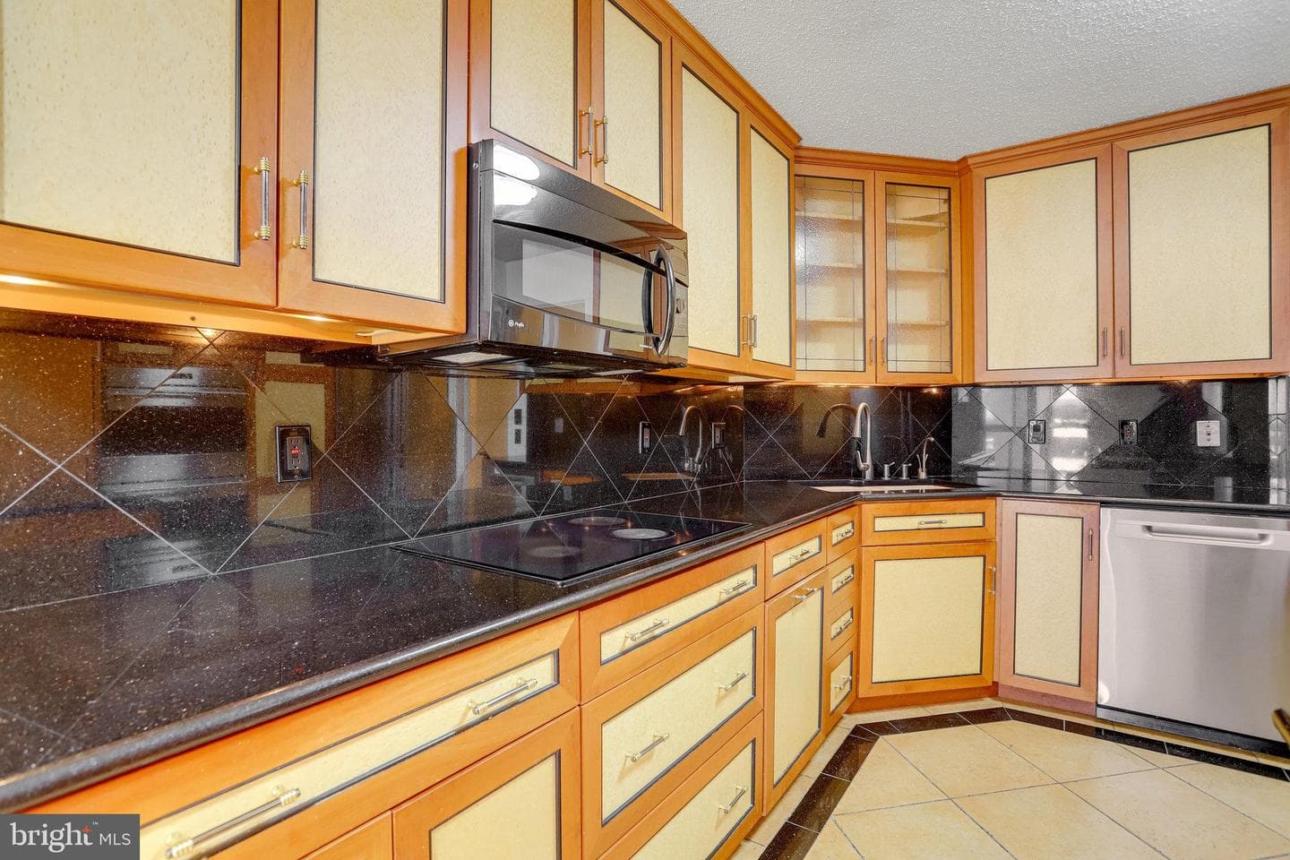1600 N Oak Street #810 photo 45