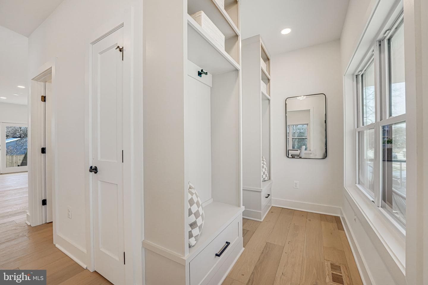 701 N Greenbrier Street photo 3