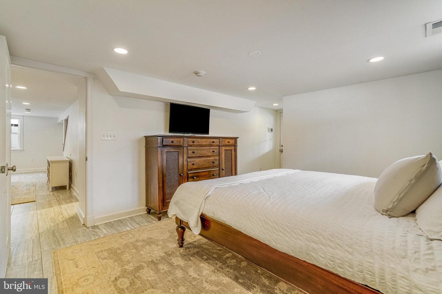 862 N Kensington Street photo 51