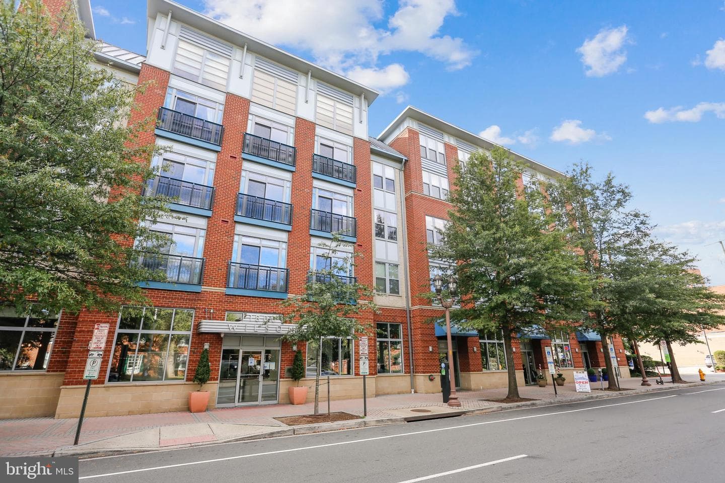 1800 N Wilson Boulevard #405 photo 4