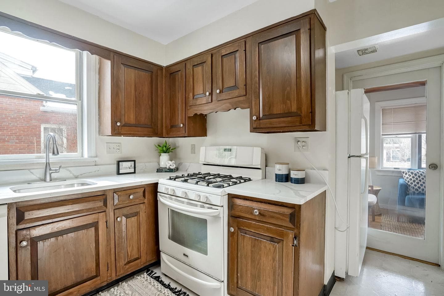 2108 N Troy Street photo 11