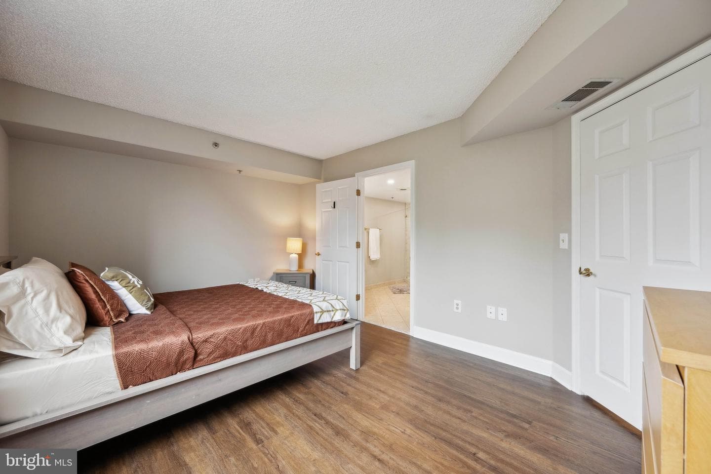 1276 N Wayne Street #320 photo 18