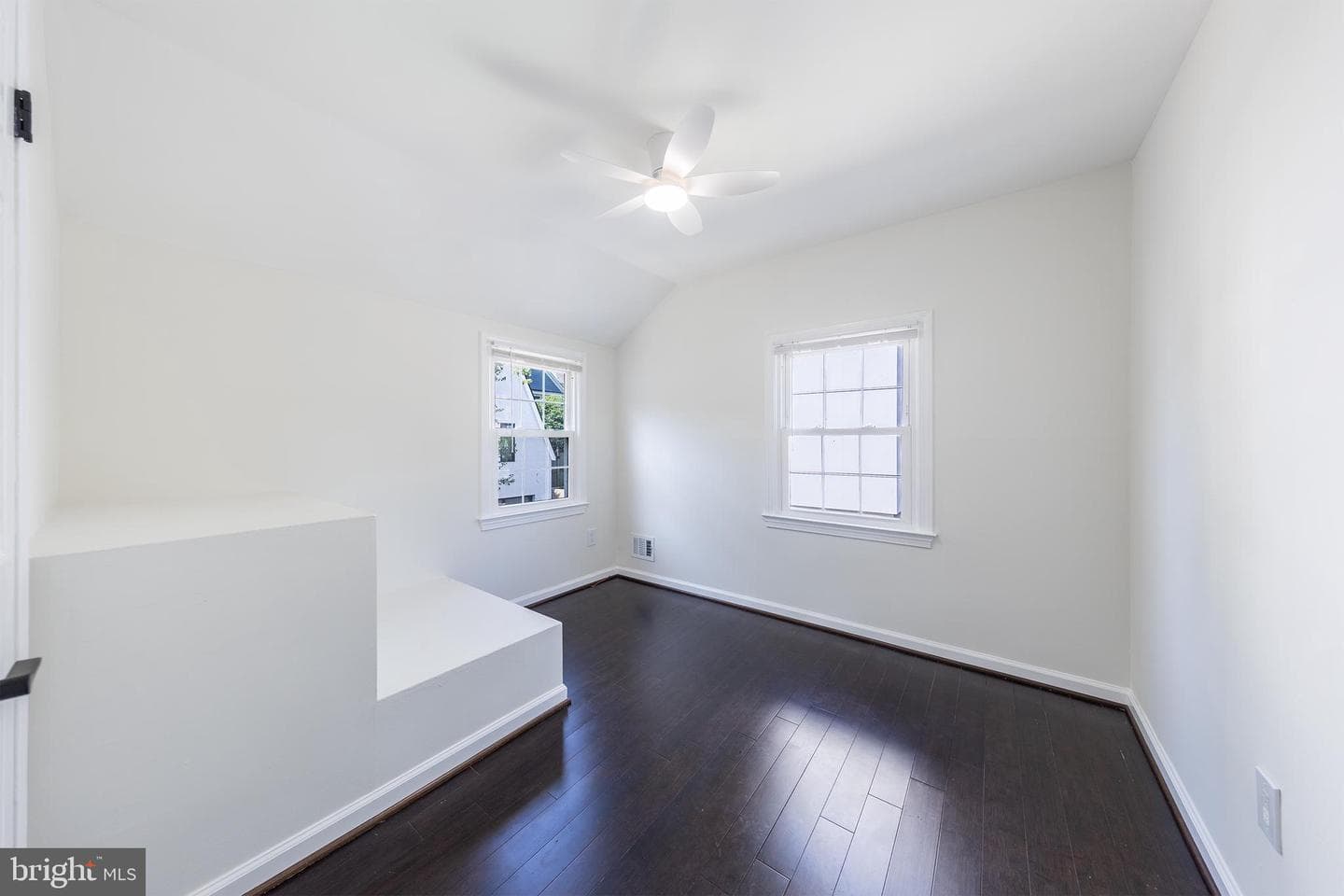 2822 Lorcom Lane photo 18