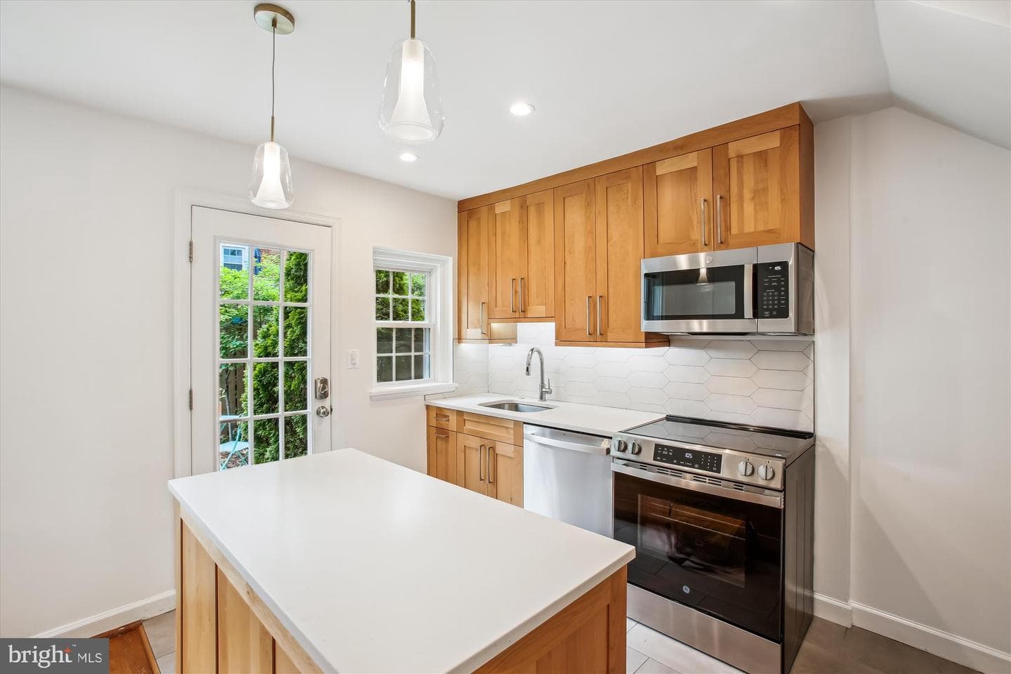 2858 S Abingdon Street photo 10