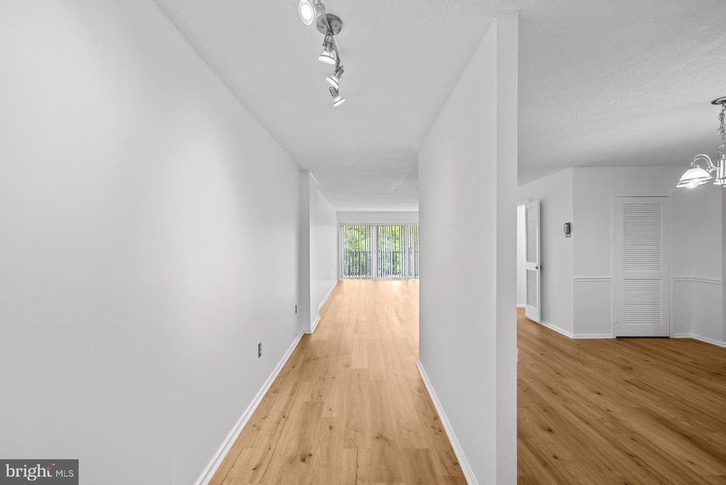 1300 Army Navy Drive #415 photo 2