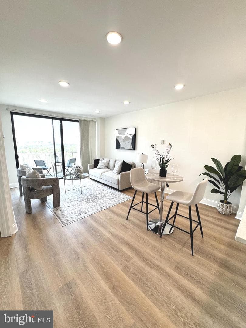 4141 N Henderson Road #1220 photo 2