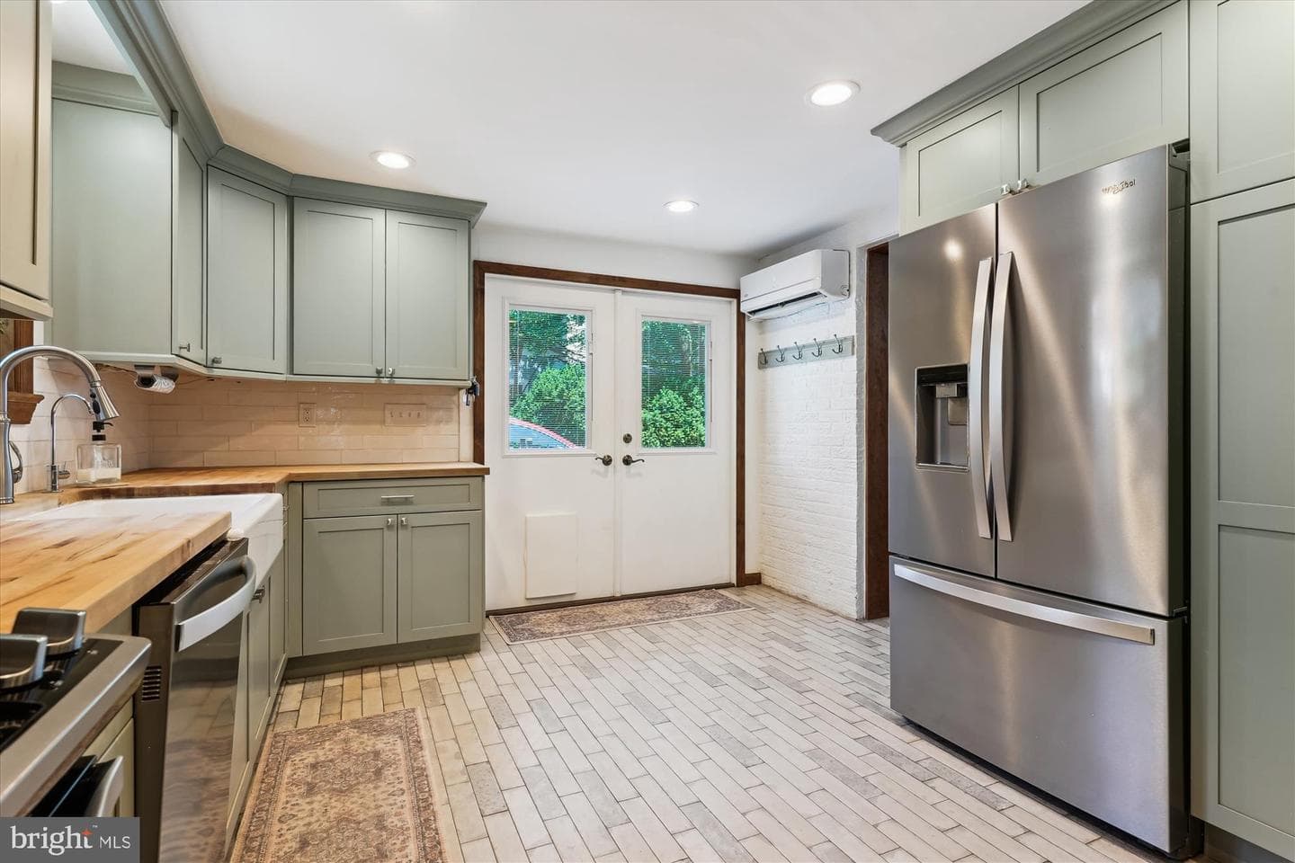 133 N Highland Street N photo 21