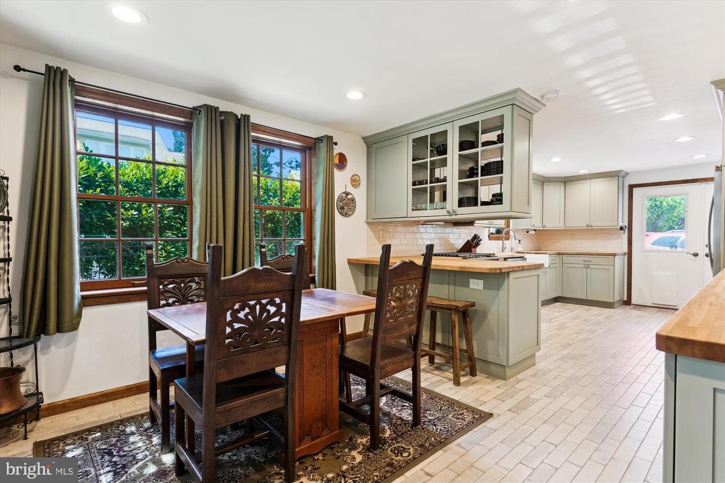 133 N Highland Street N photo 23