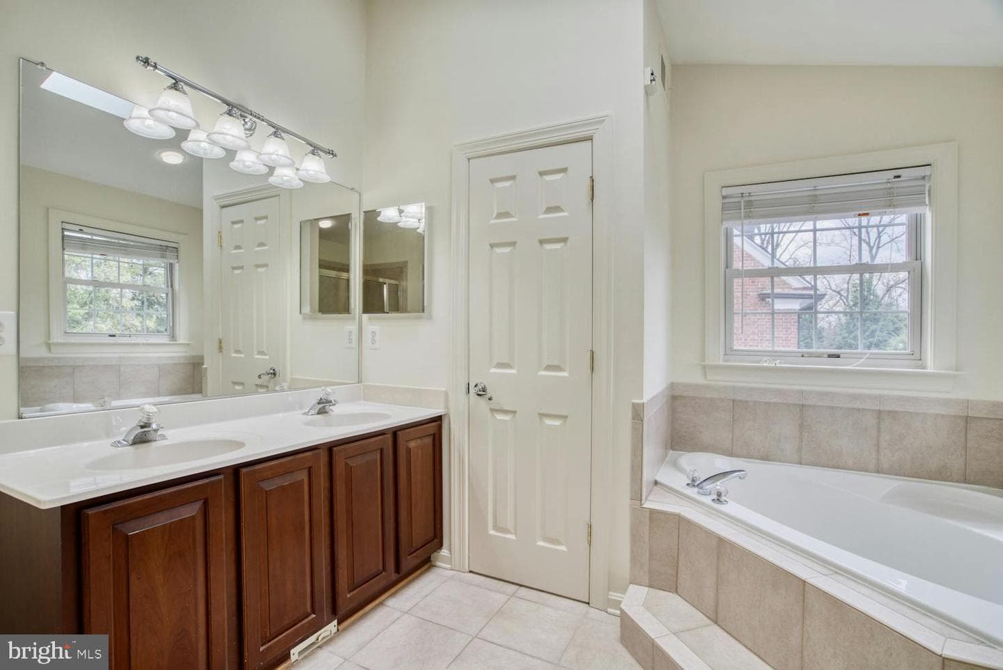 1702 S Arlington Ridge Road photo 27