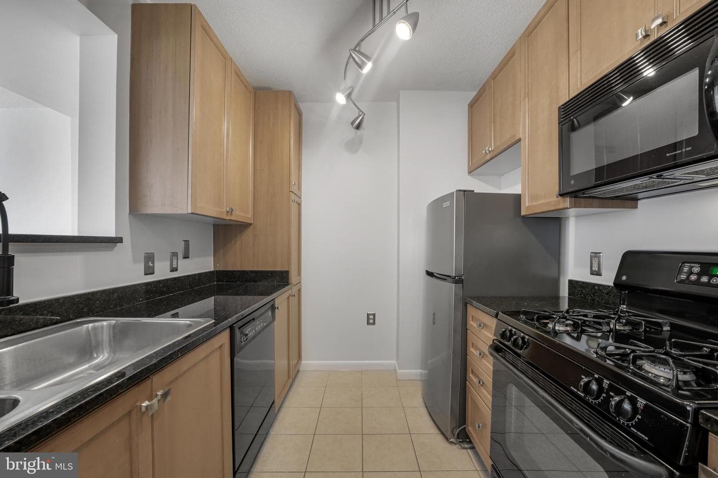 851 N Glebe Road #1608 photo 3