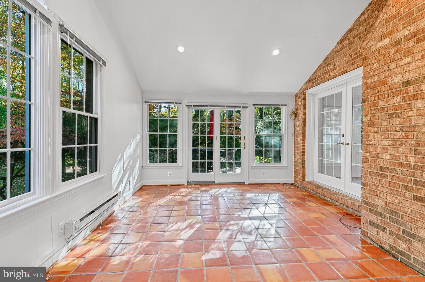 2424 S Queen Street photo 20