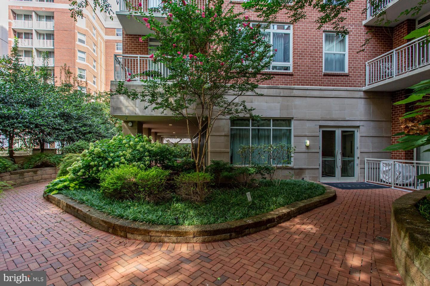 820 N Pollard Street #801 photo 61