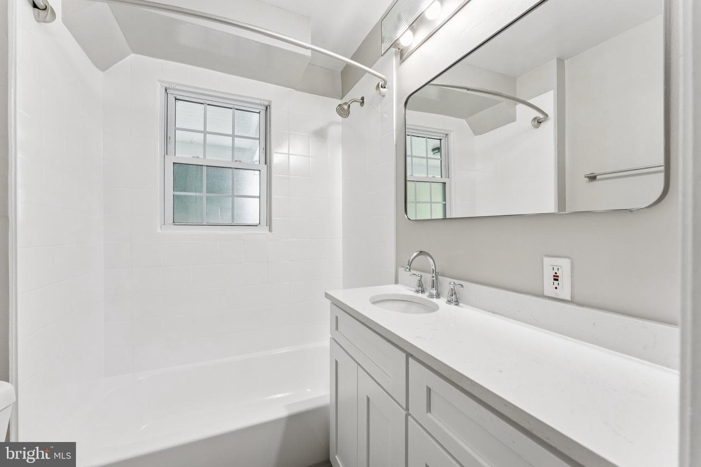 2153 N Taylor Street photo 14