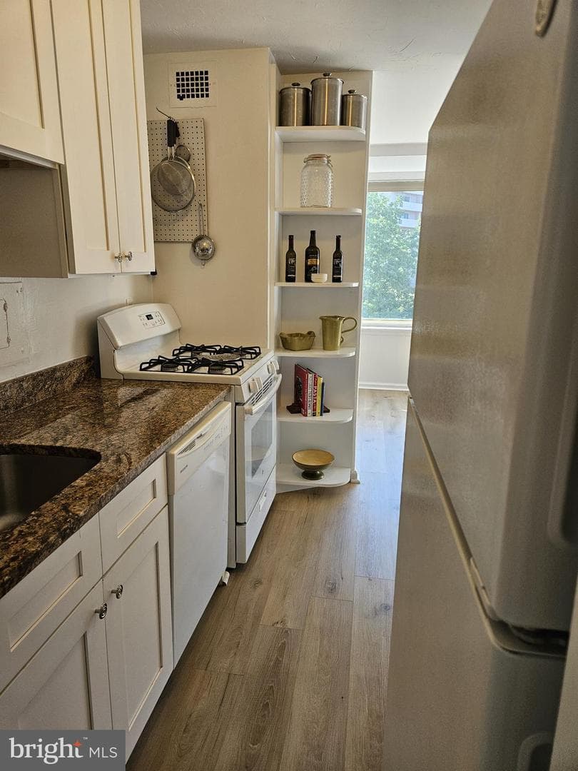 1210 N Taft Street #710 photo 15