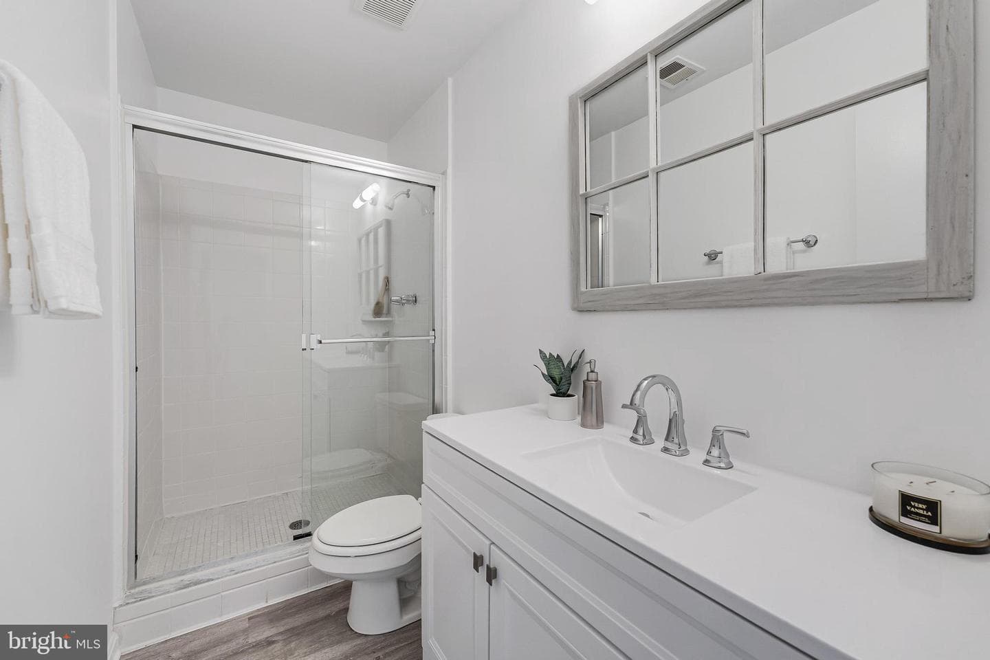 2111 N Lincoln Street photo 27