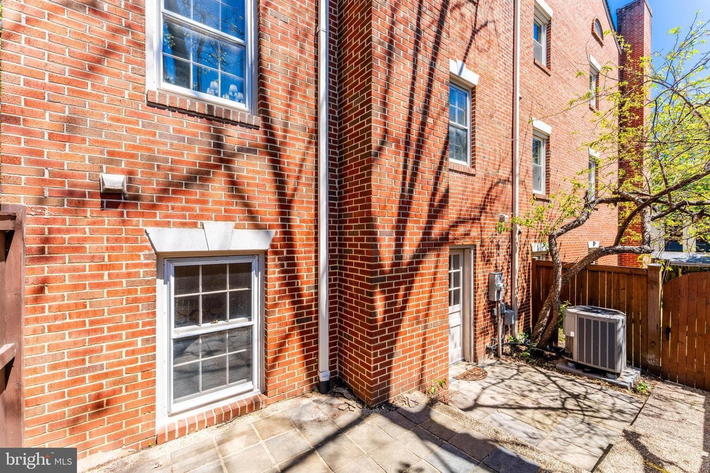 2111 N Lincoln Street photo 30