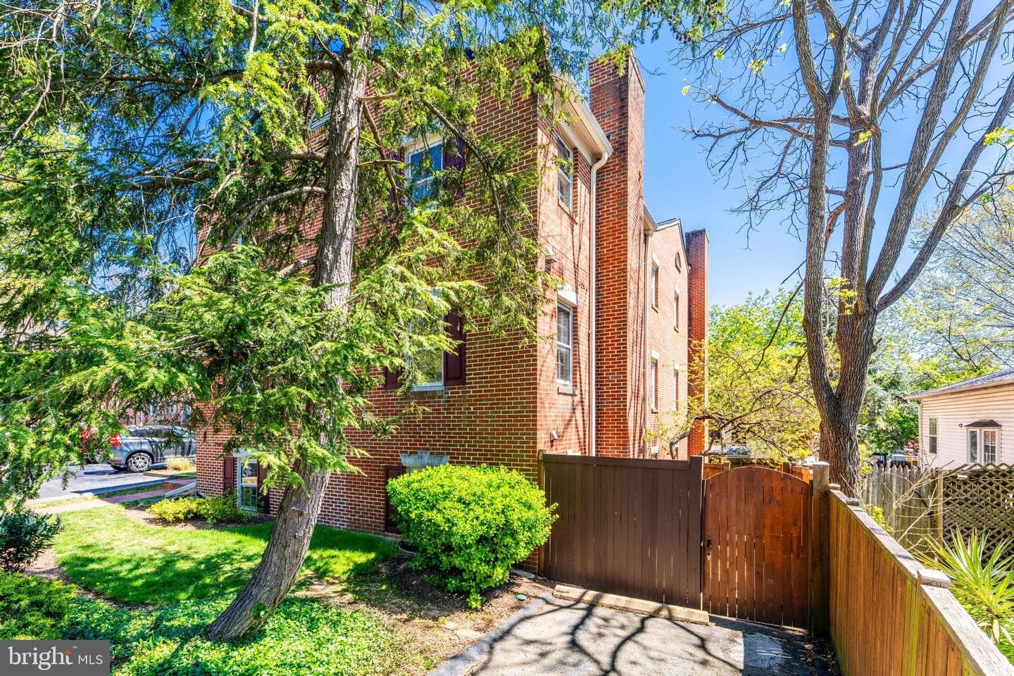 2111 N Lincoln Street photo 32