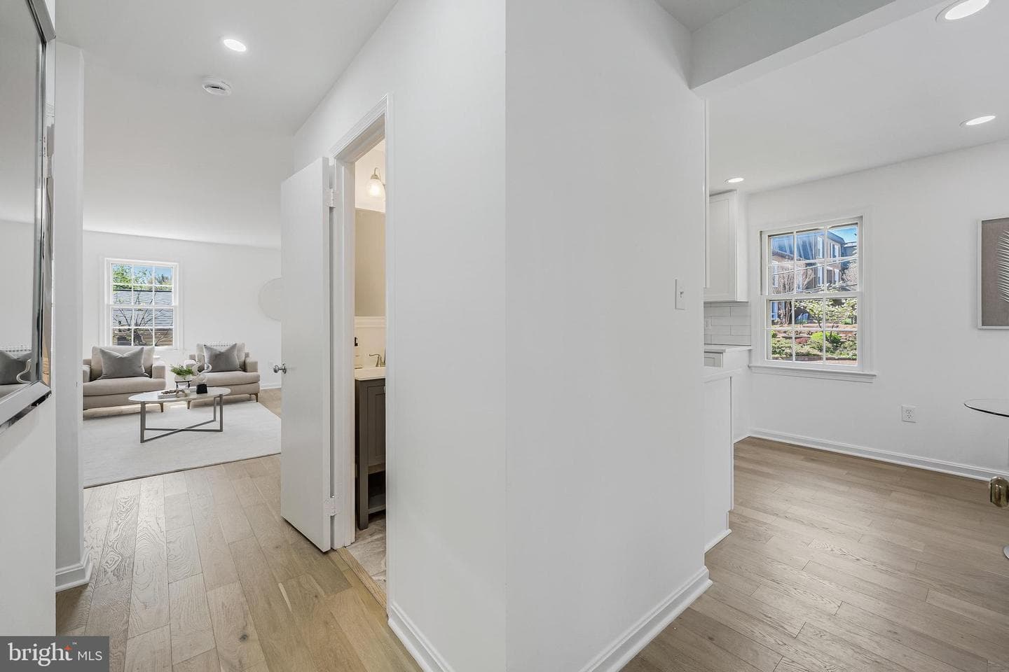 2111 N Lincoln Street photo 8