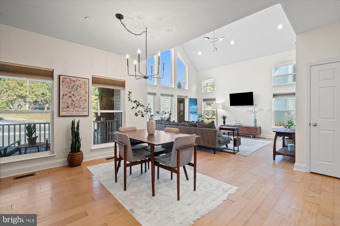 2046 S Shirlington Road photo 1