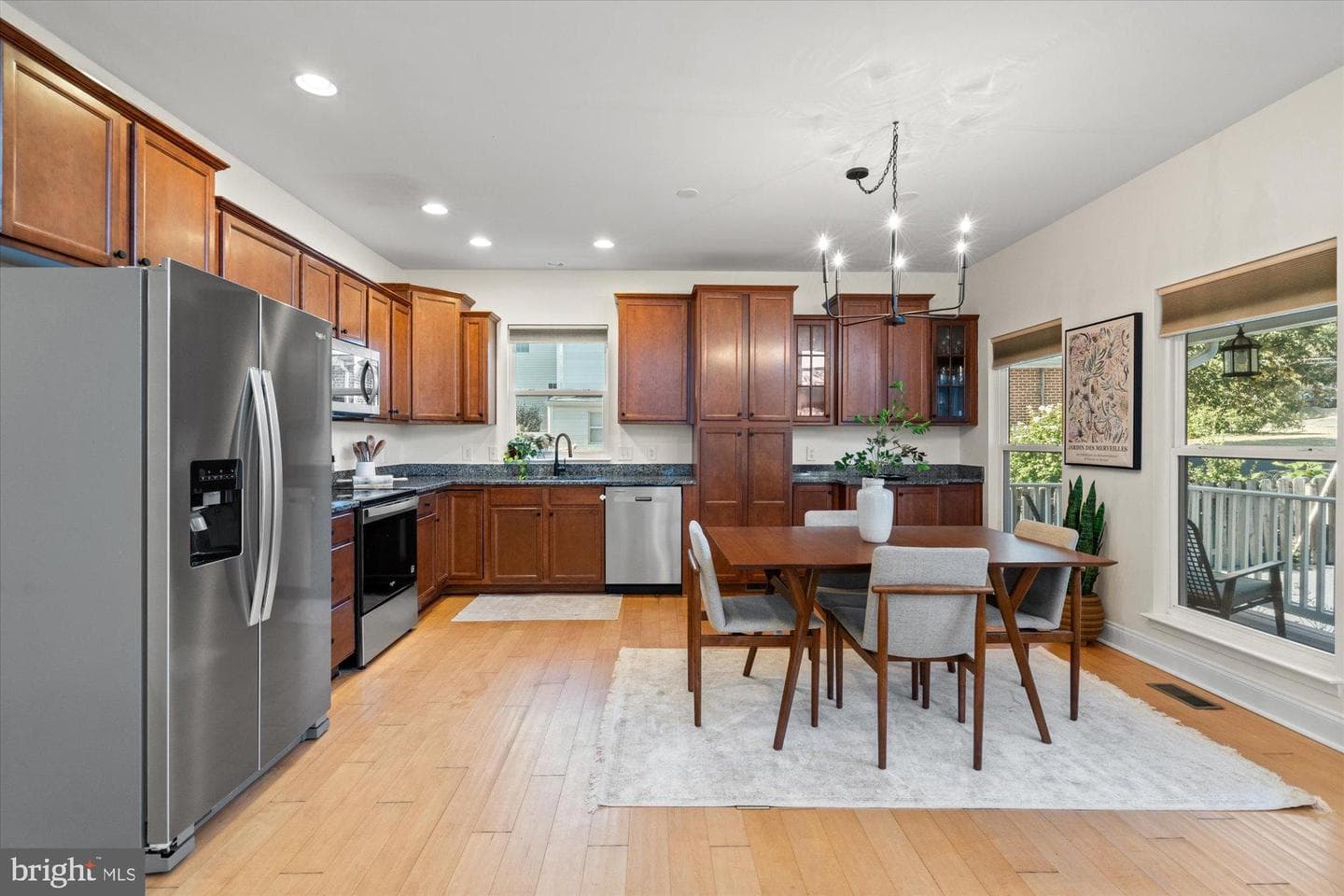 2046 S Shirlington Road photo 8