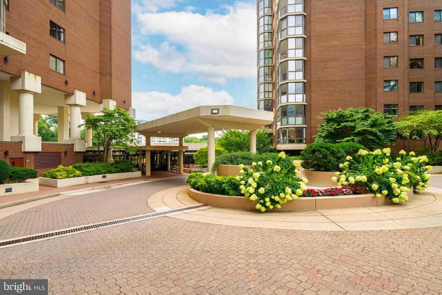 1600 N Oak Street #1204 photo 2