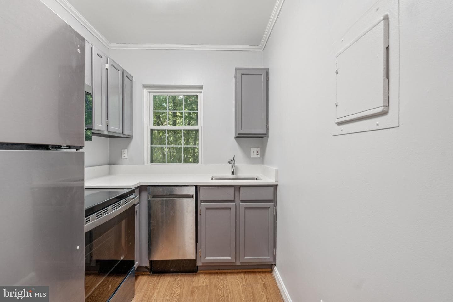 1909 N Rhodes Street #30 photo 4