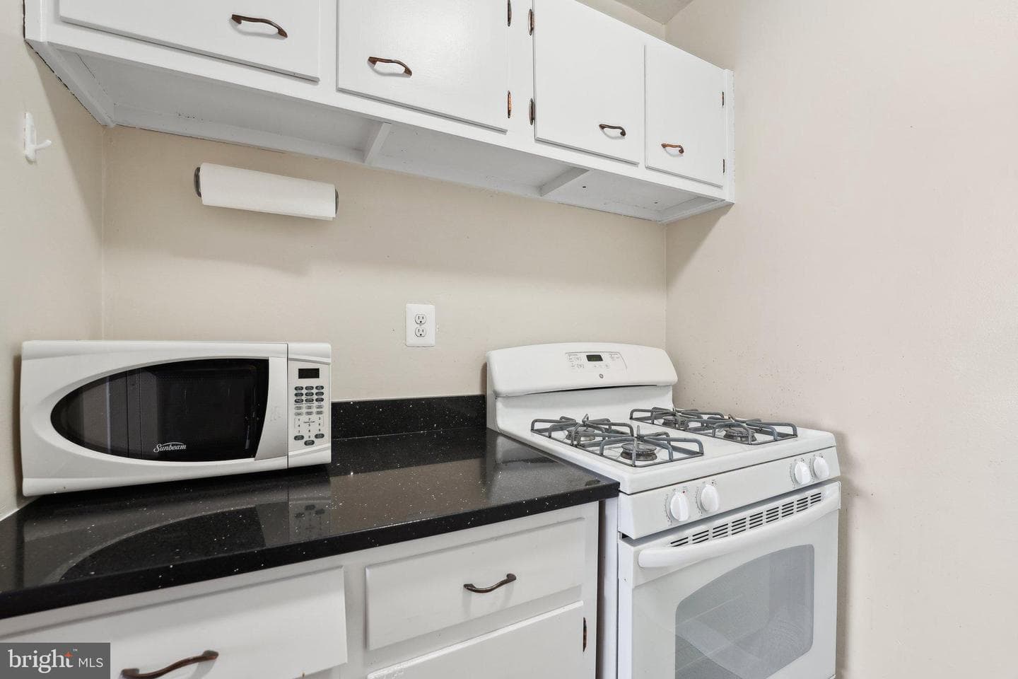 1830 Columbia Pike #409 photo 8