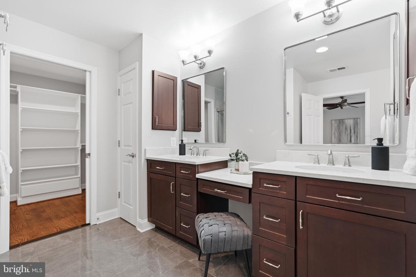 520 N Kensington Street N photo 24