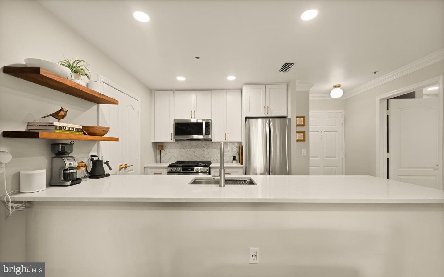 1050 N Stuart Street #816 photo 6