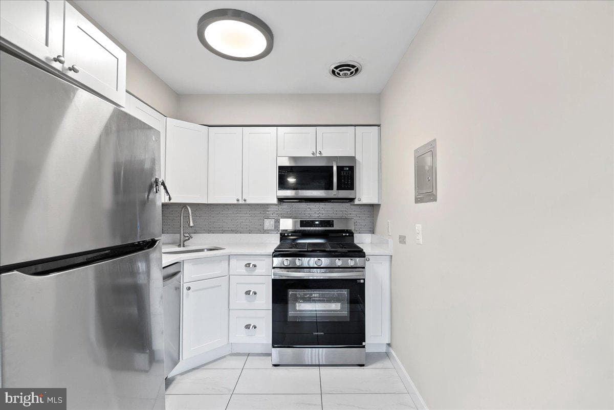 1506 S George Mason Drive #10 photo 6