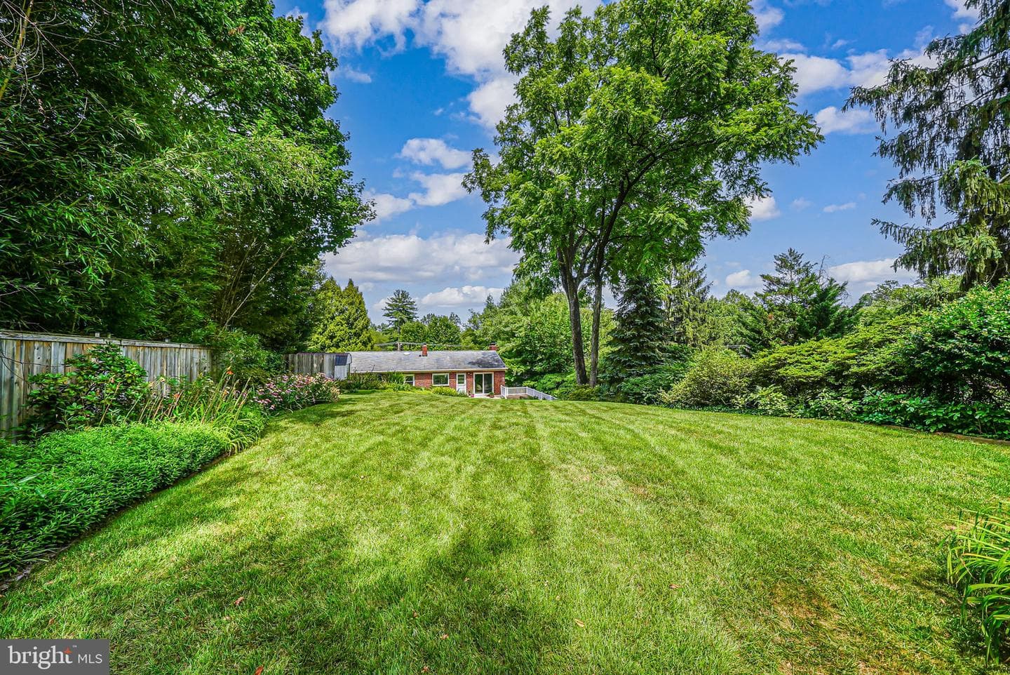 2566 Military Road photo 33