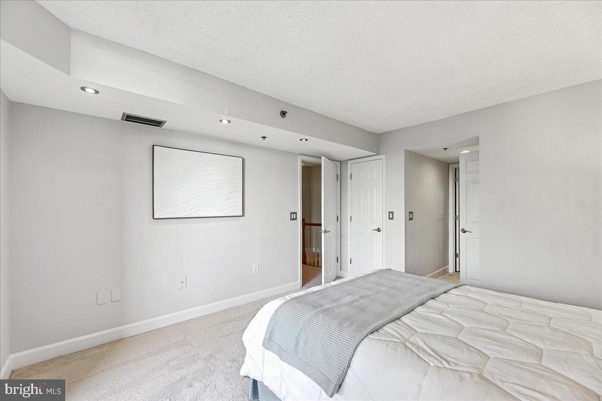1276 N Wayne Street #418 photo 22