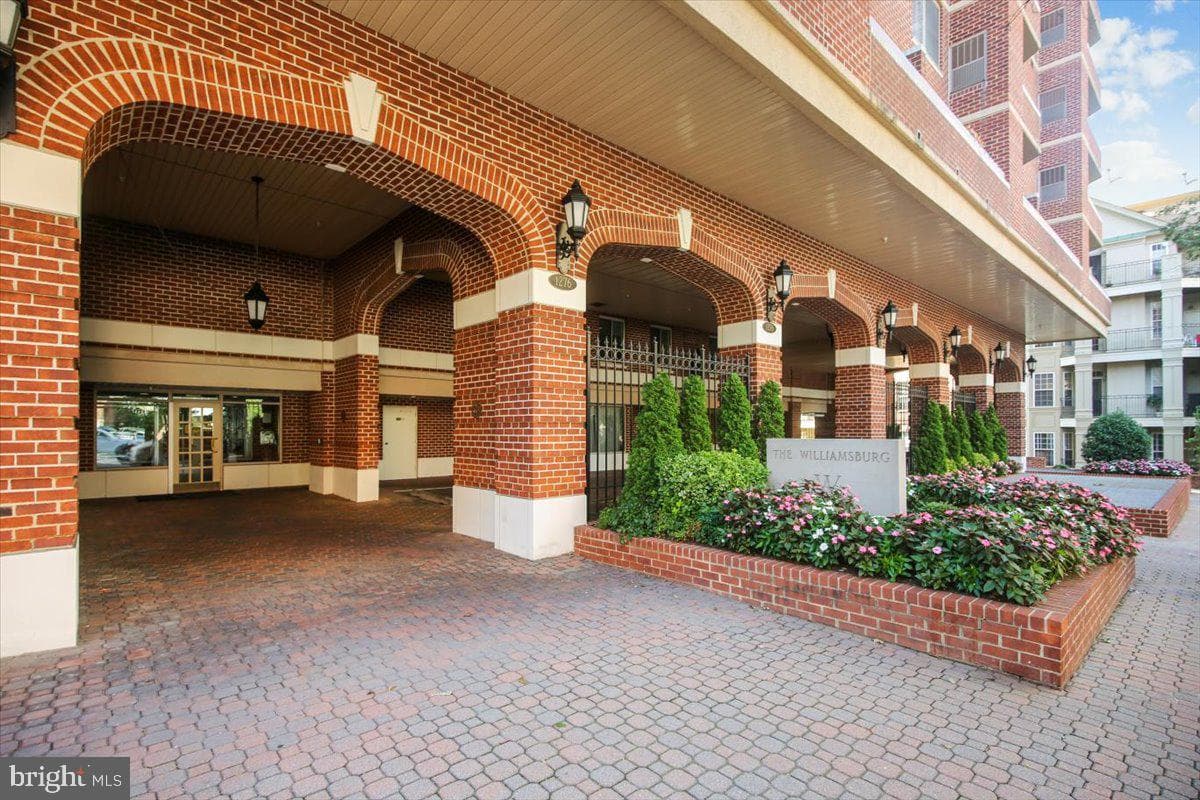 1276 N Wayne Street #418 photo 32