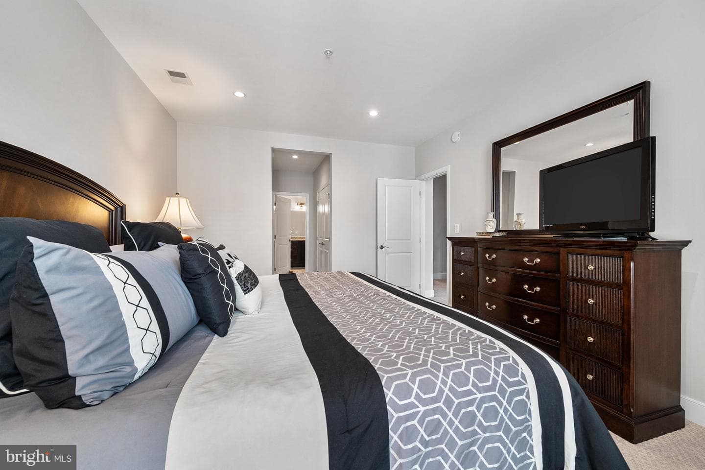 1418 N Rhodes Street #b420 photo 33