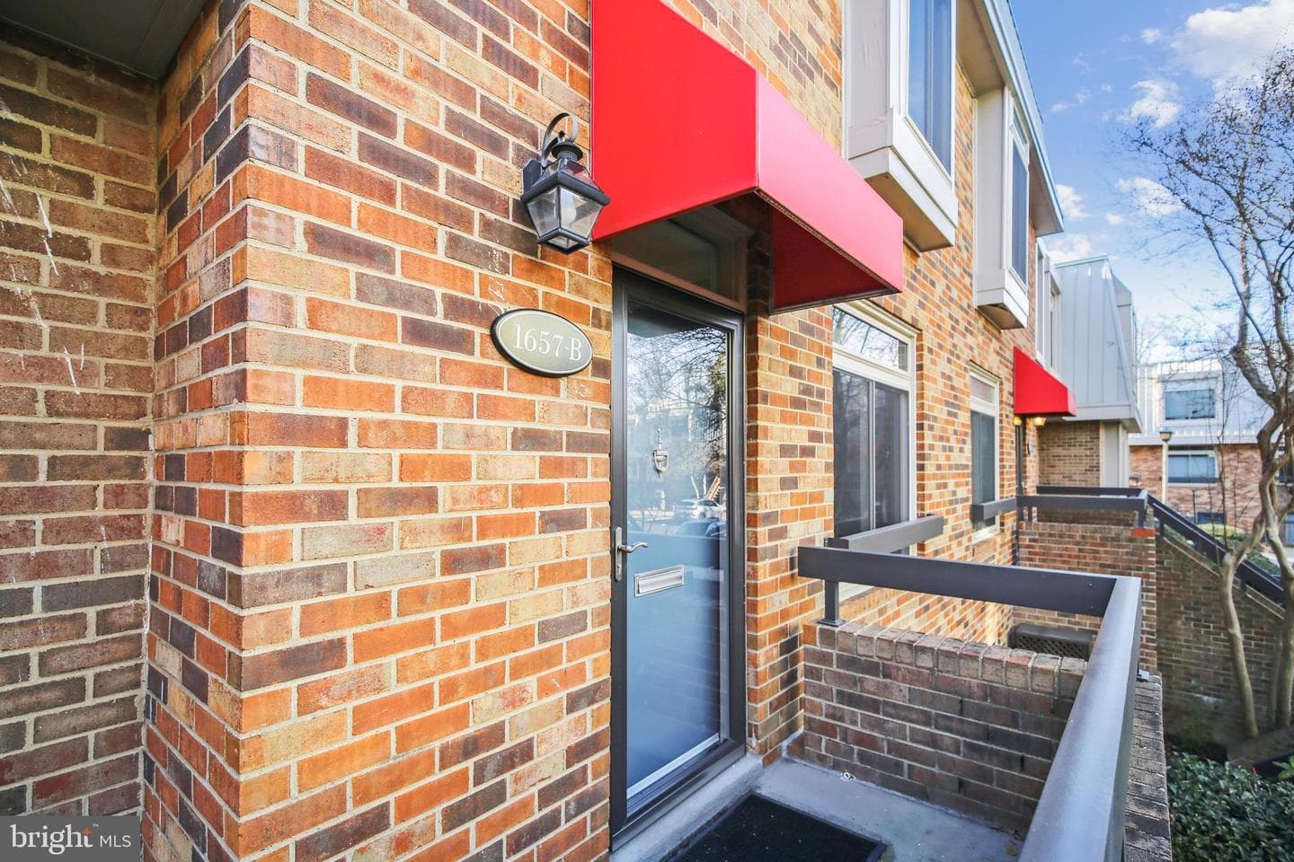 1657 S Hayes Street #b photo 3