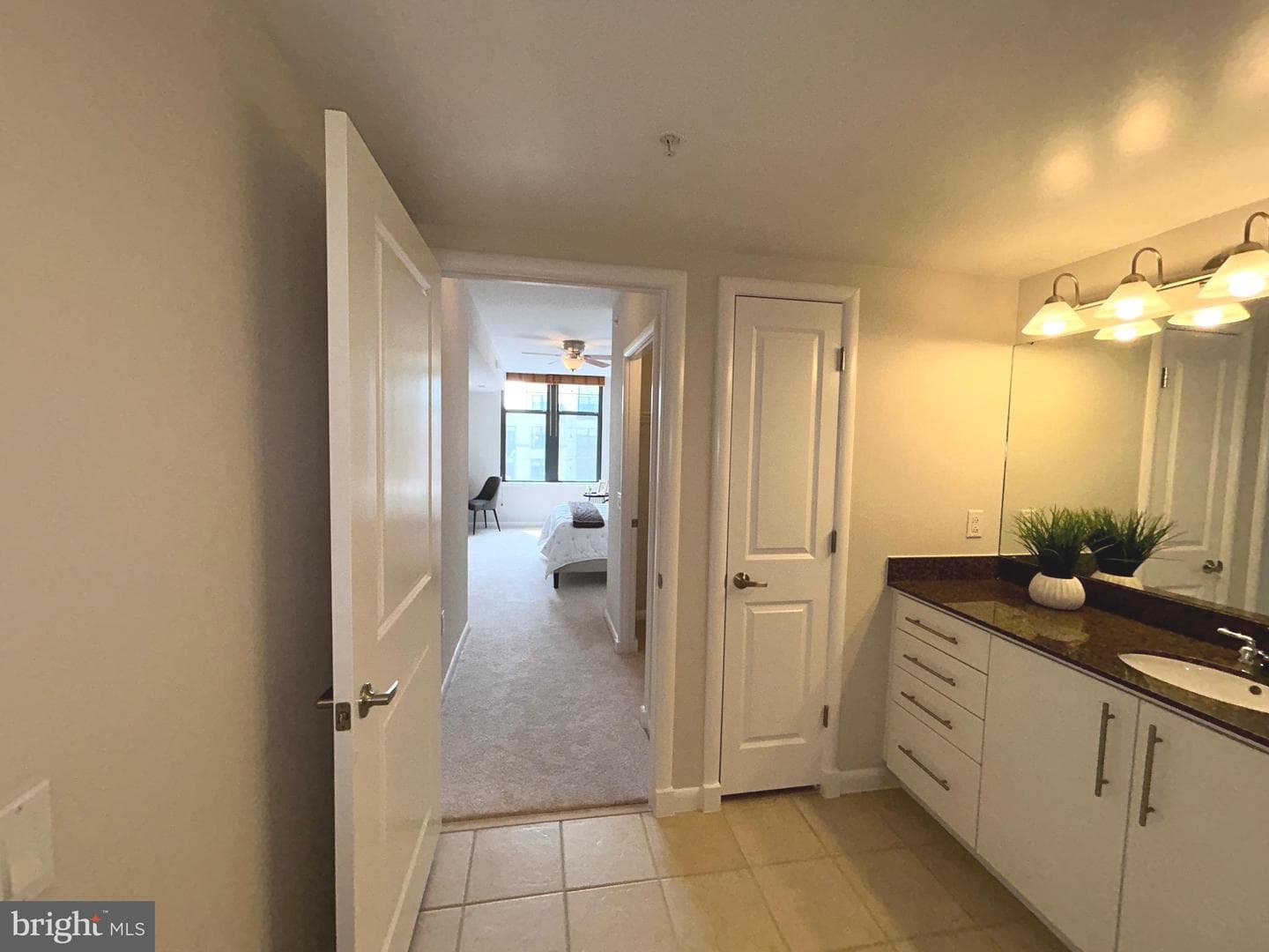 1021 N Garfield Street #812 photo 16