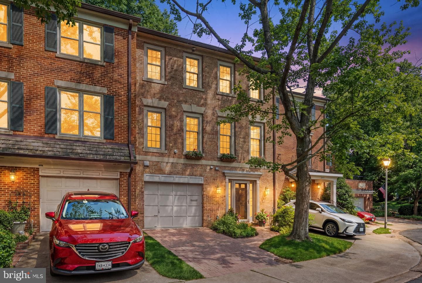 2407 S Queen Street photo 5