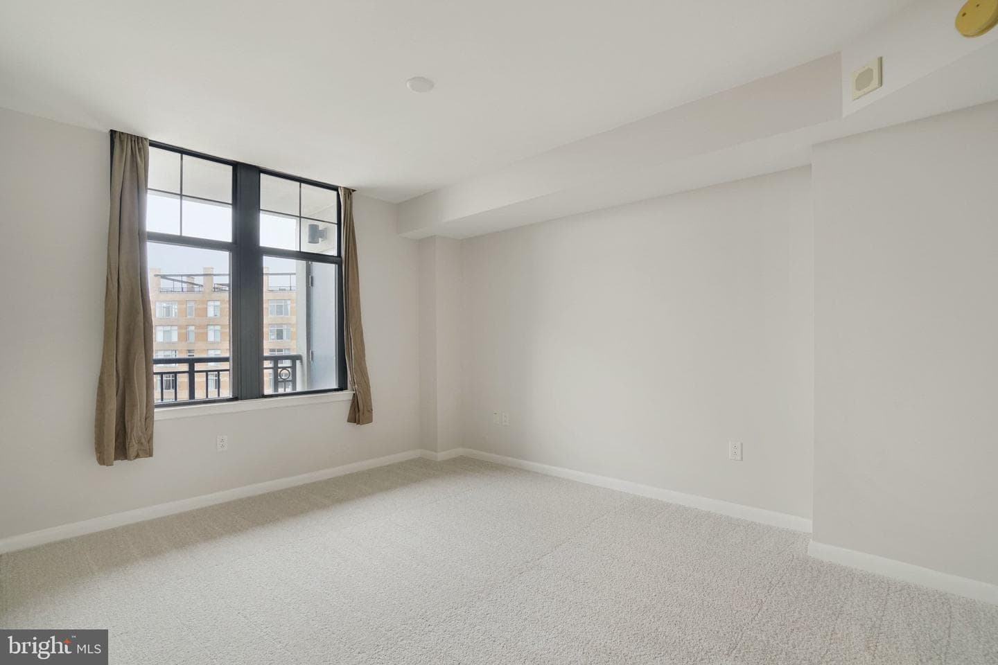 1021 N Garfield Street #740 photo 17