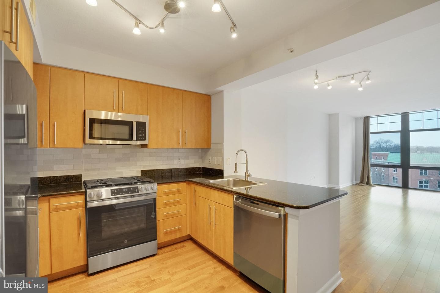 1021 N Garfield Street #740 photo 3