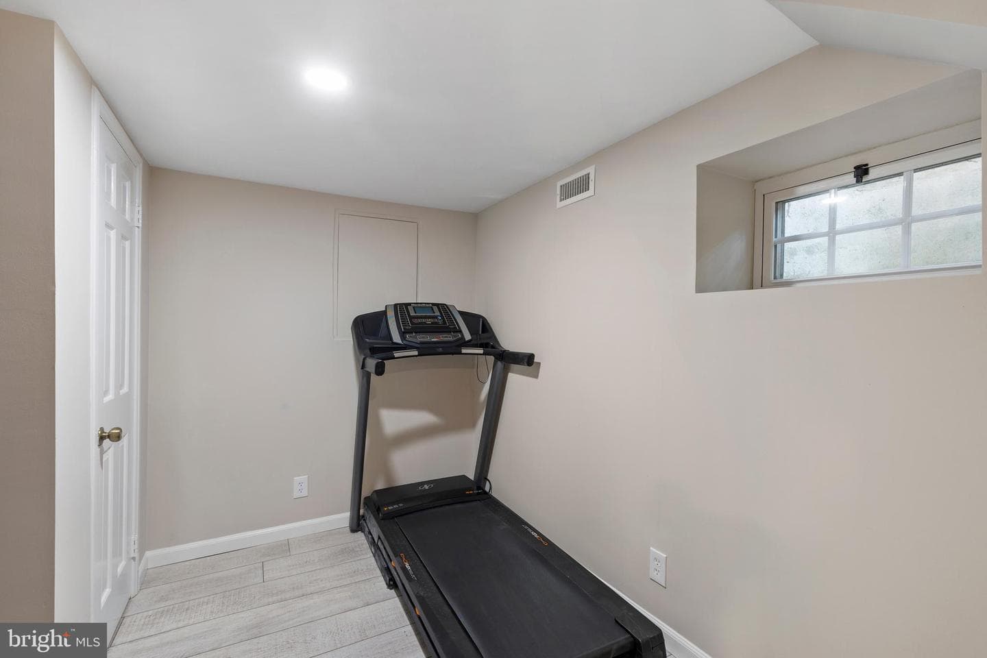 3045 S Abingdon Street photo 24