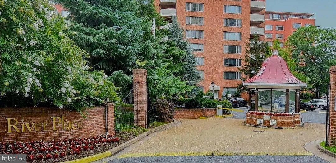 1021 Arlington Boulevard #330 photo 36