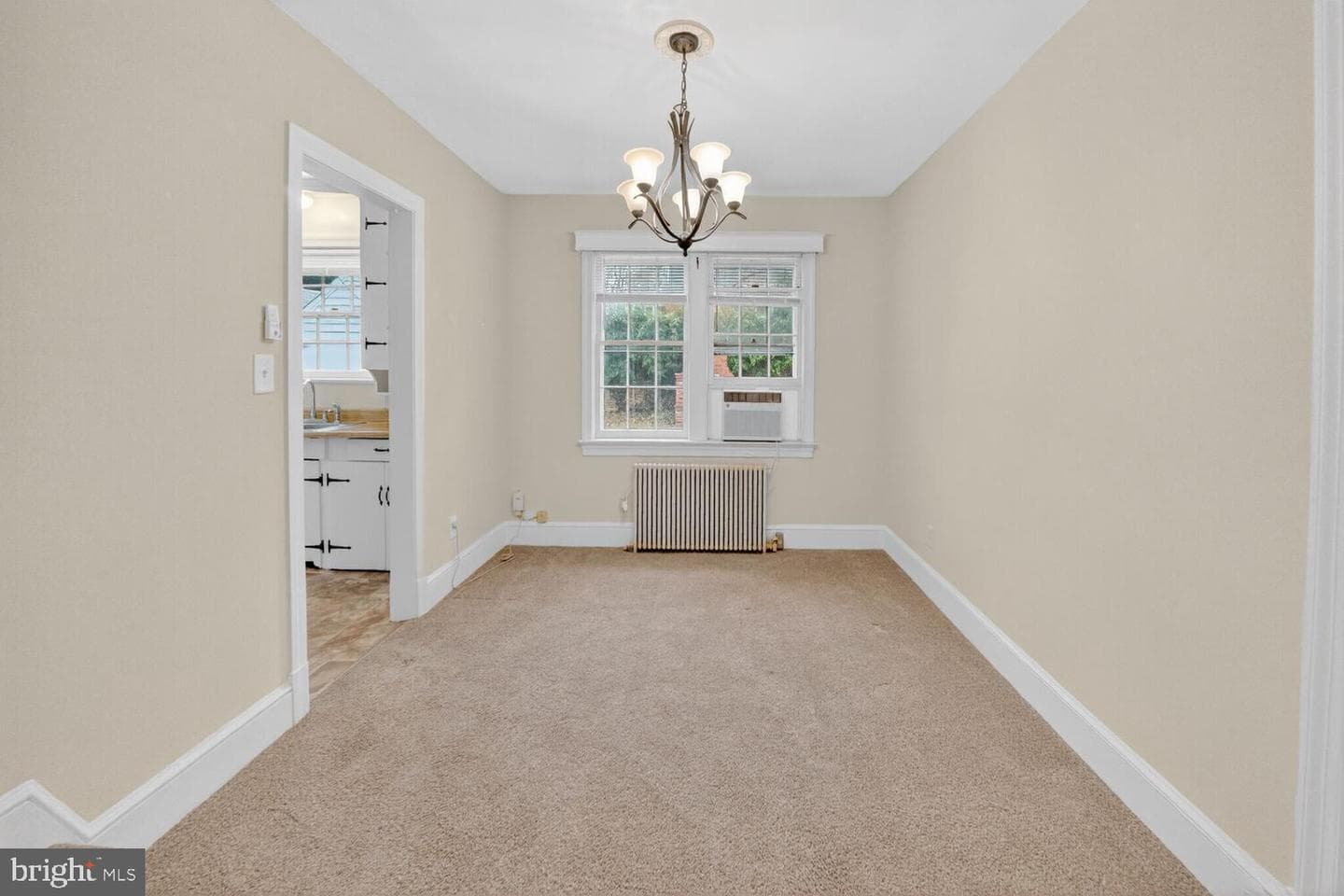 1639 N Woodstock Street photo 4