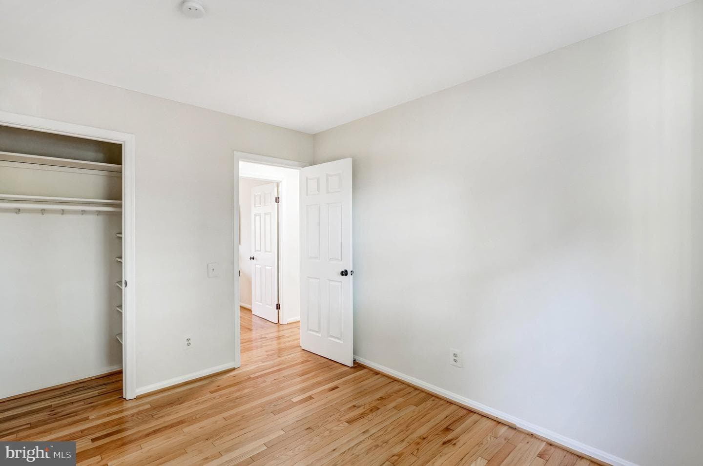 636 S Barton Street photo 29