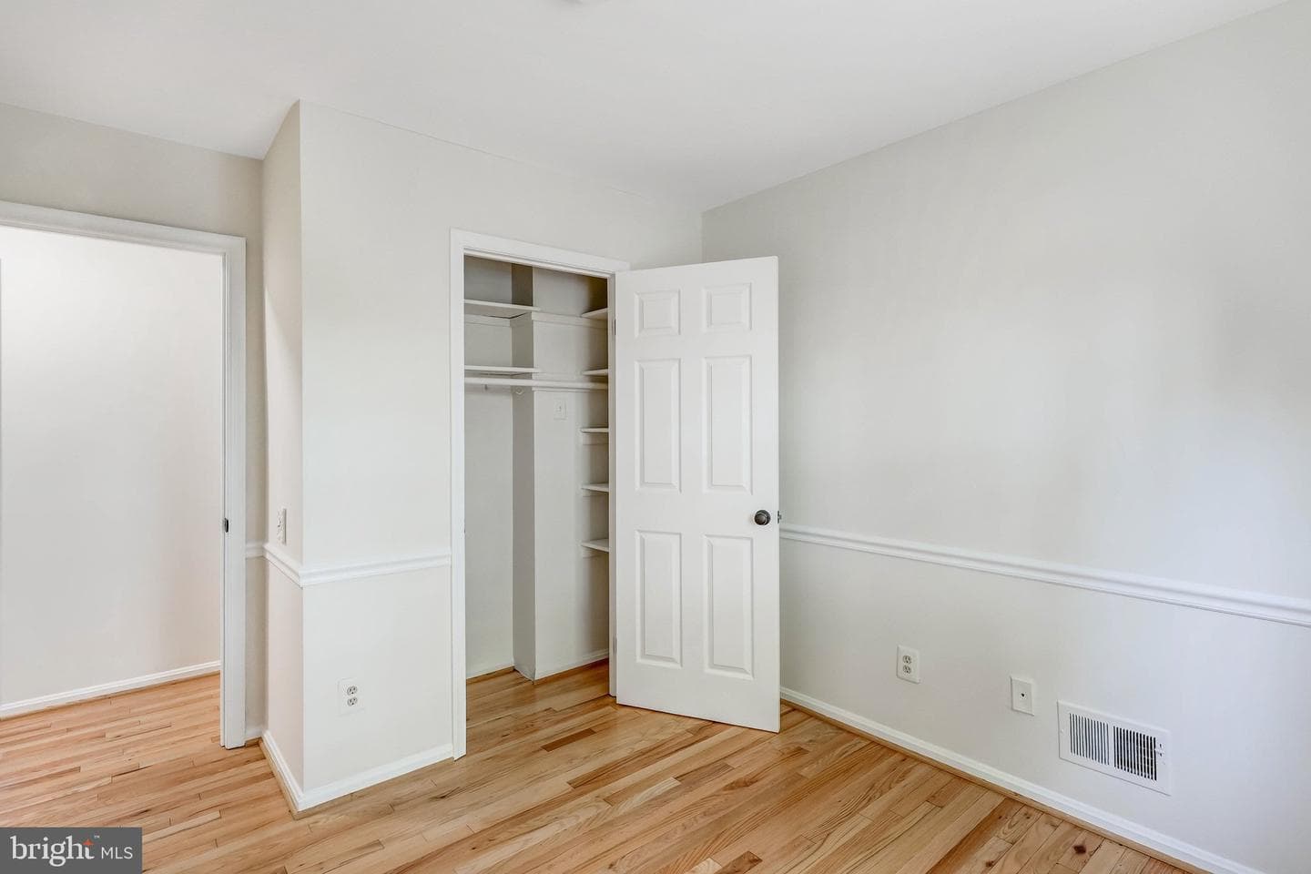 636 S Barton Street photo 32