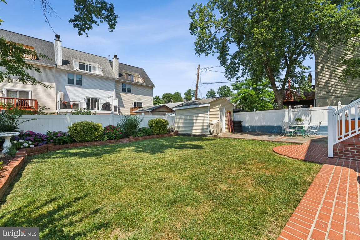 2034 S Shirlington Road photo 35