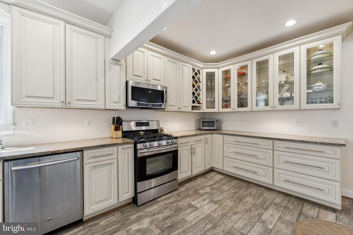 2034 S Shirlington Road photo 6
