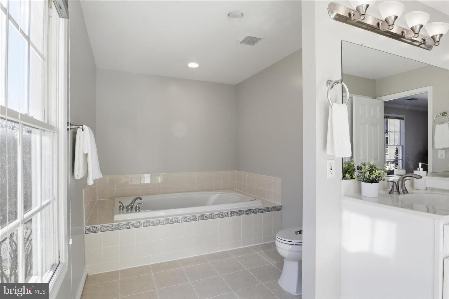 1633 S Taylor Street photo 29
