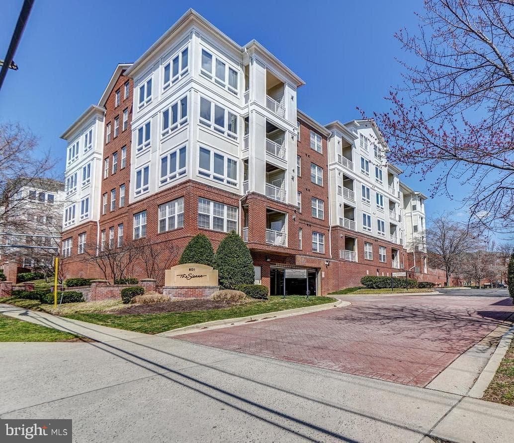 801 S Greenbrier Street #103